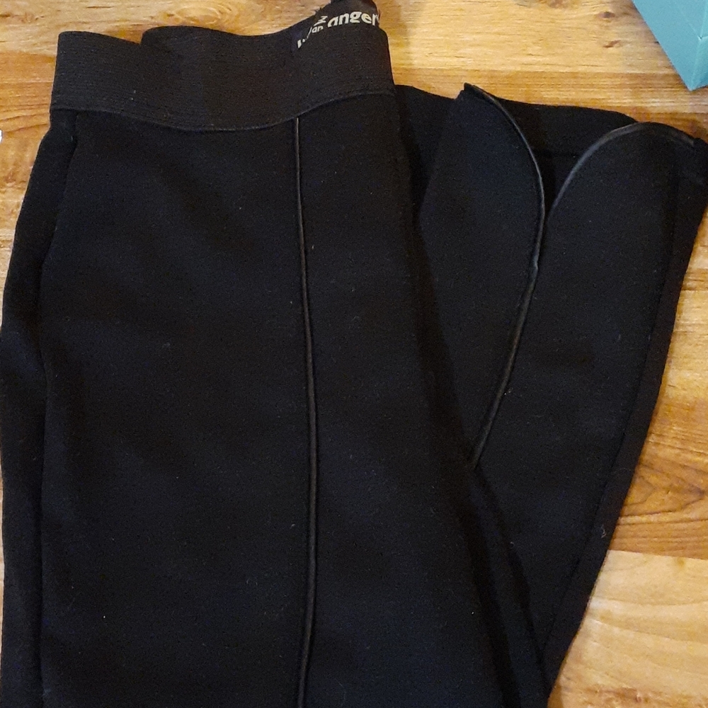 Small tight fit high waist leggings